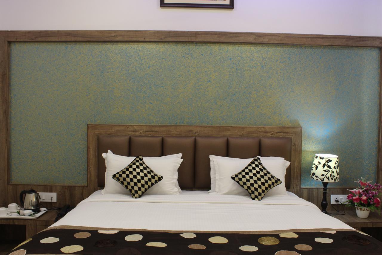 Regal Hotel And Restaurant มถุรา ภายนอก รูปภาพ