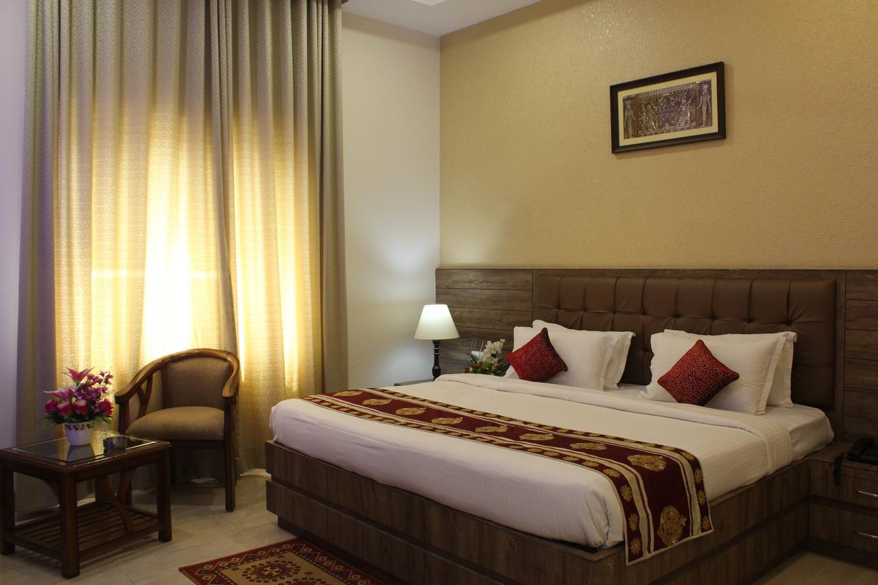 Regal Hotel And Restaurant มถุรา ภายนอก รูปภาพ