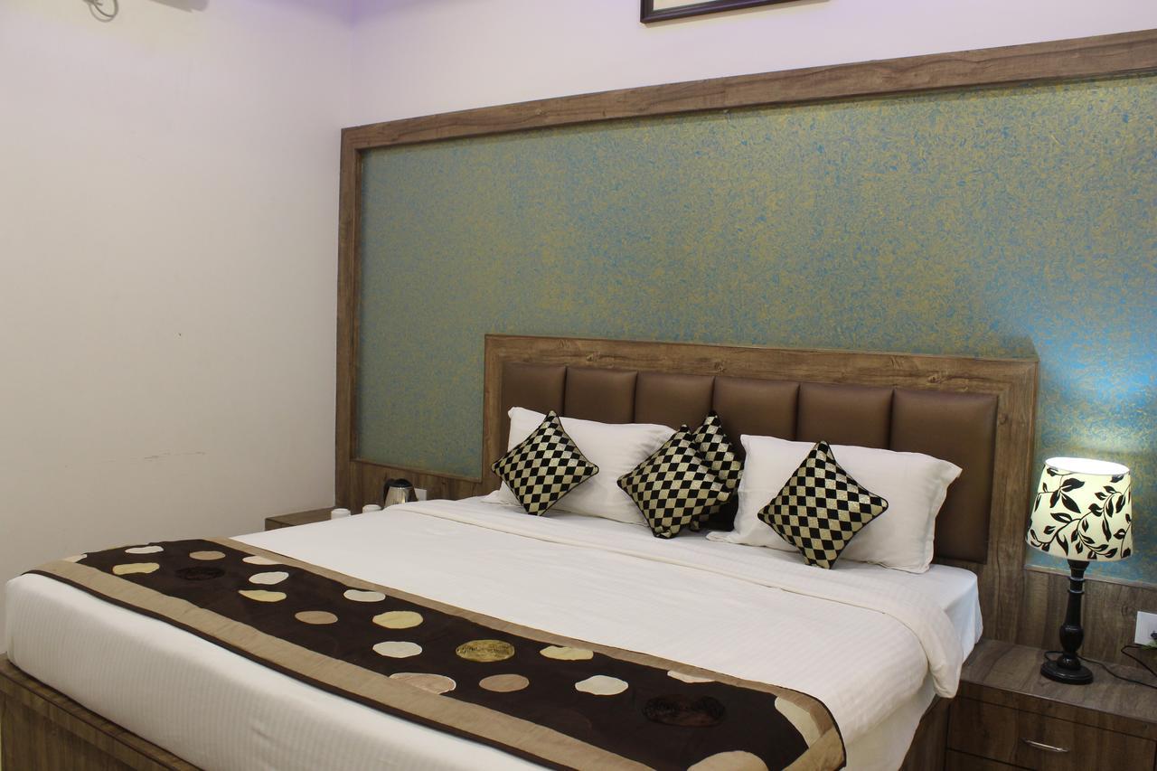 Regal Hotel And Restaurant มถุรา ภายนอก รูปภาพ