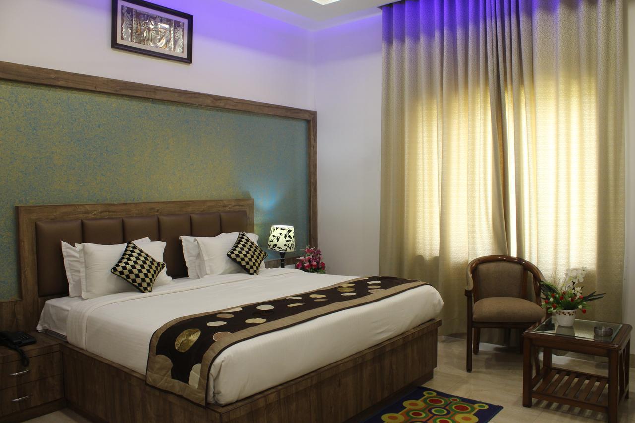 Regal Hotel And Restaurant มถุรา ภายนอก รูปภาพ